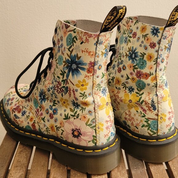 Dr. Martens 1460 Pascal Floral 8-Eyelet Boots - Picture 3 of 9